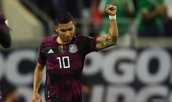 Orbelín Pineda scores PK following controversial penalty, Mexico leads Canada, 1-0